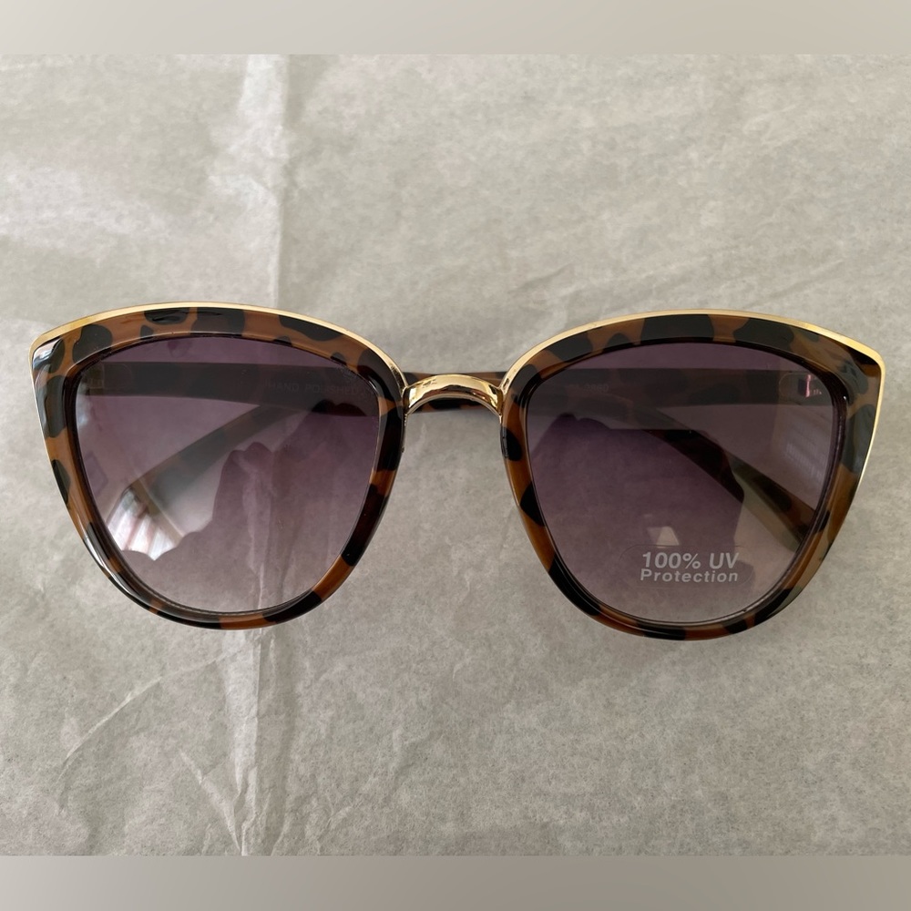 Women’s Tortoise Print Cateye Sunglasses